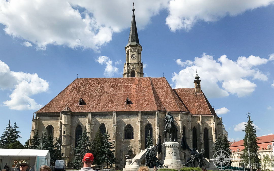 Die katholische Kirche auf dem Marktplatz in Siebenbürgens Metropole Cluj Napoca