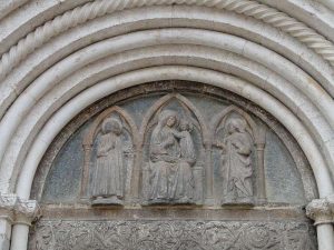 Relief am Portal der St. Anastasia Kathedrale in Zadar